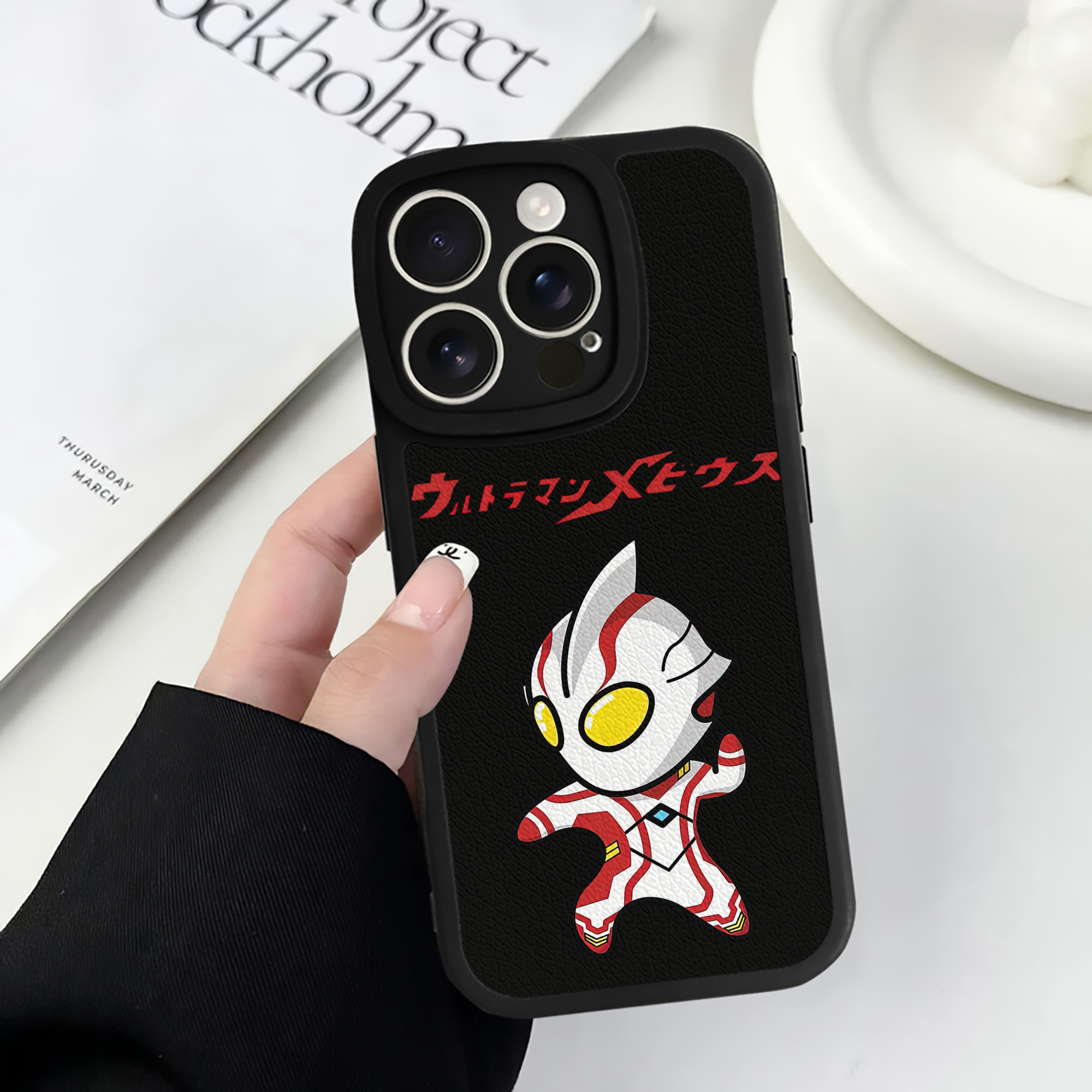 （画像用） ウルトラマン Ultraman 【iPhone 16シリーズ対応】シリコンスマホケース（レザー調） 材質：シリコン